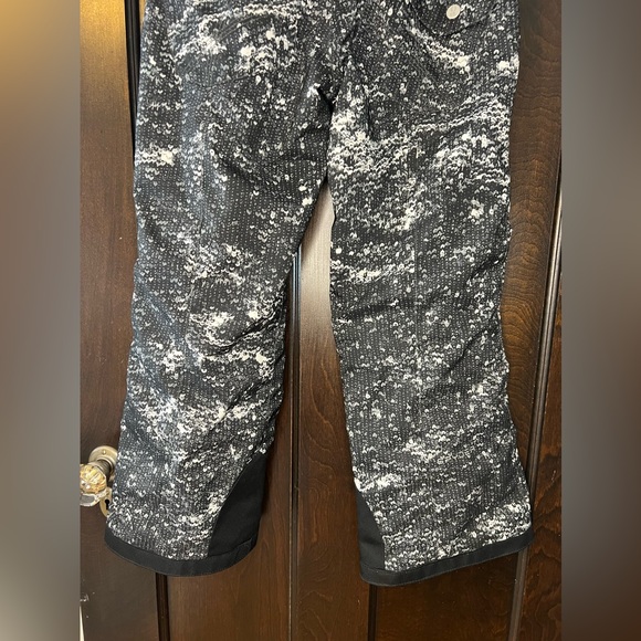 Kids Spyder Ski Pants Size 8, excellent condition. Super cute and stylish. - Picture 10 of 15